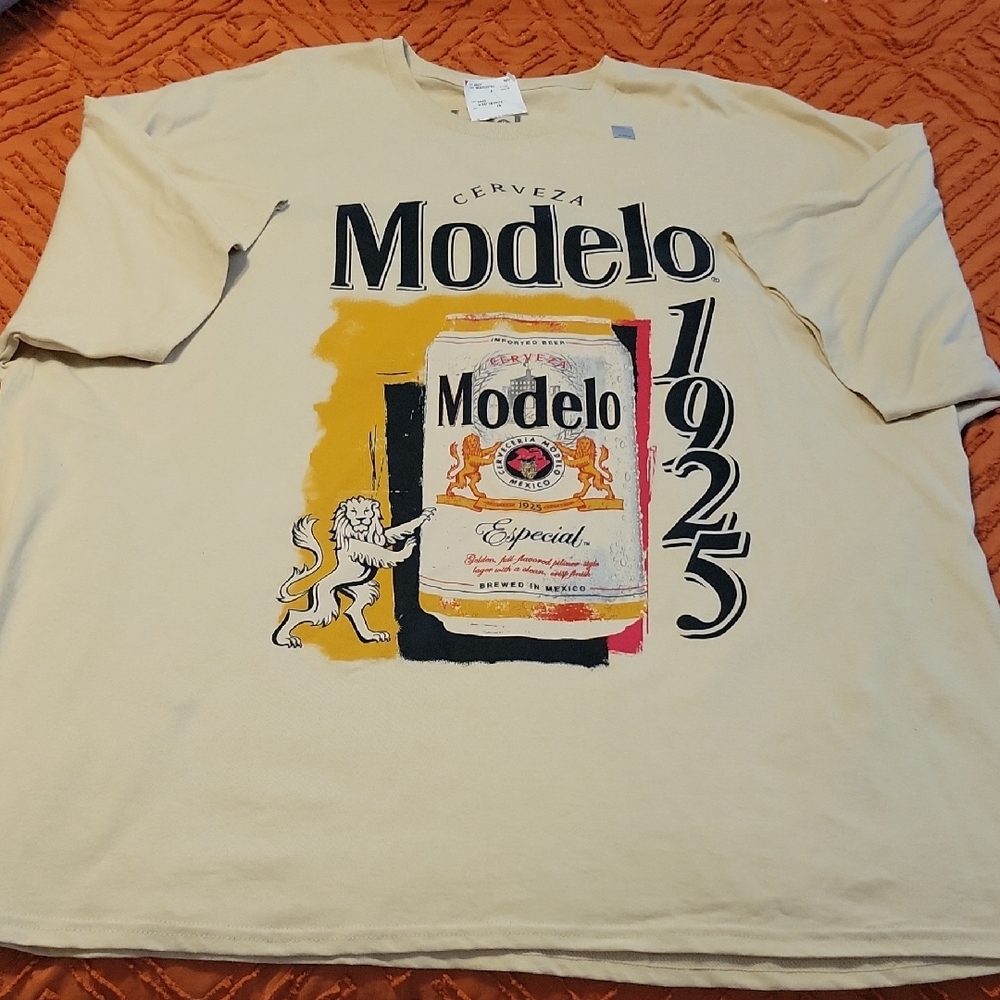Modelo Cream Graphic Tee Short Sleeve